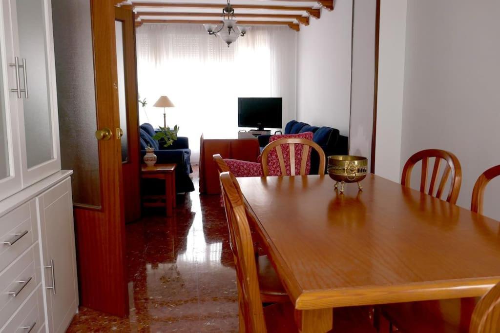 Casa Soleada En Calle Tranquila เซบีญา ภายนอก รูปภาพ