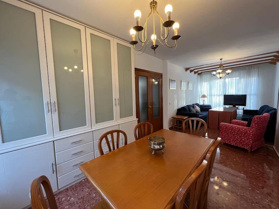 Casa Soleada En Calle Tranquila เซบีญา ภายนอก รูปภาพ
